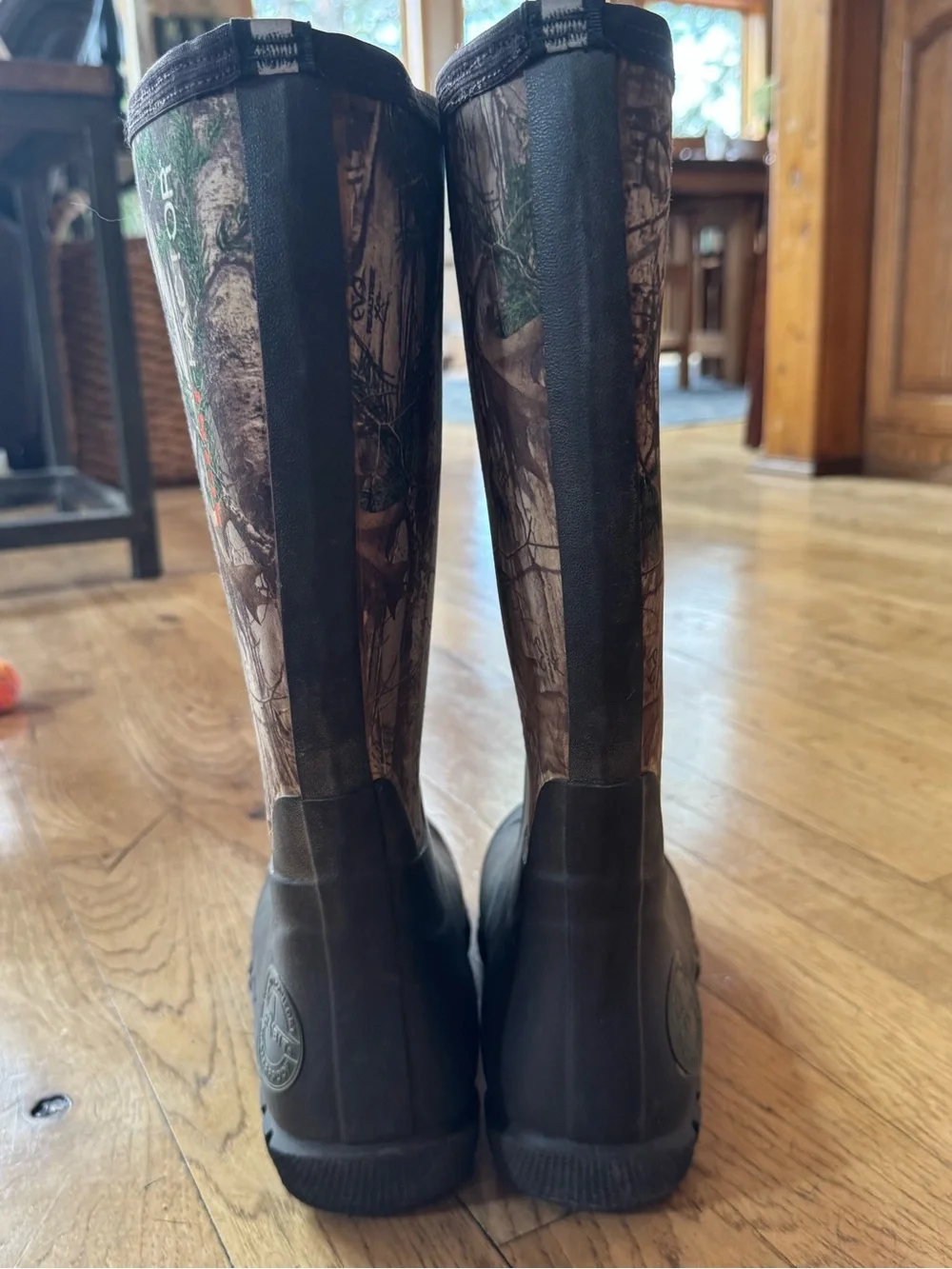 Realtree Brown & Black Waterproof Hunting Muck/Rain Boots size 6 Youth/Boys
